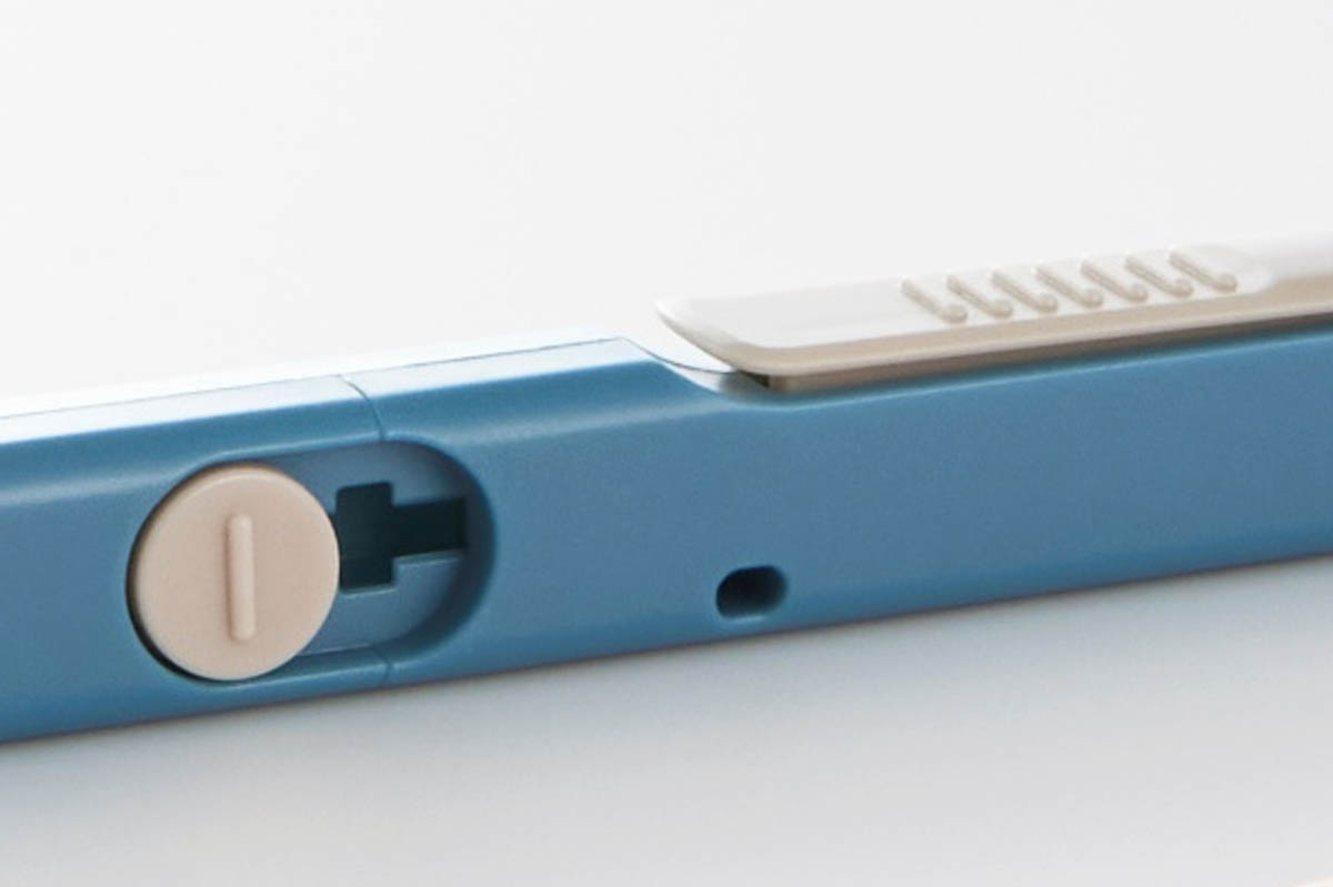 ストラップホールを装備