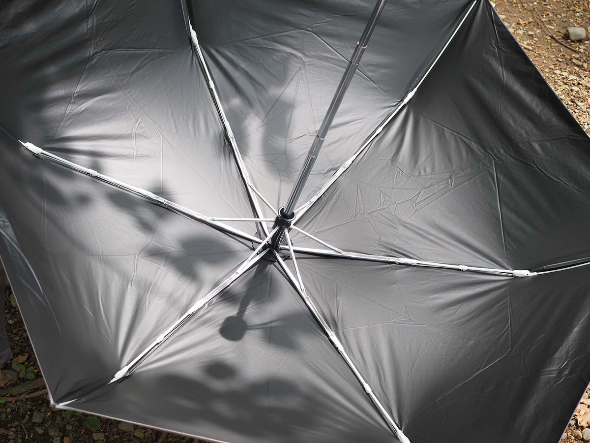 裏側は少し黒っぽい