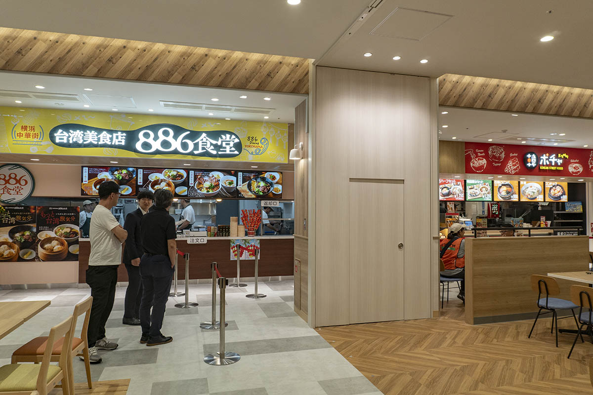 横浜中華街 台湾美食店886食堂(左)と韓ポチャ(右)