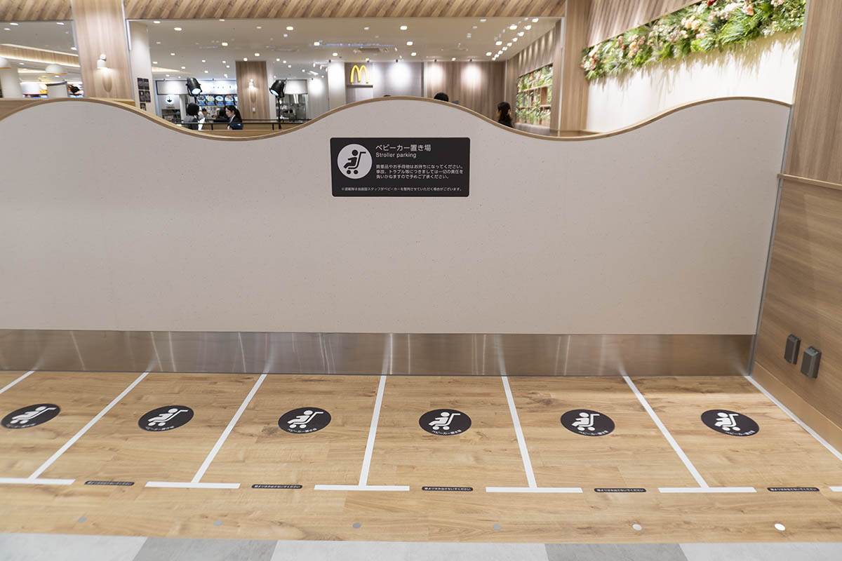 ベビーカー置き場も用意