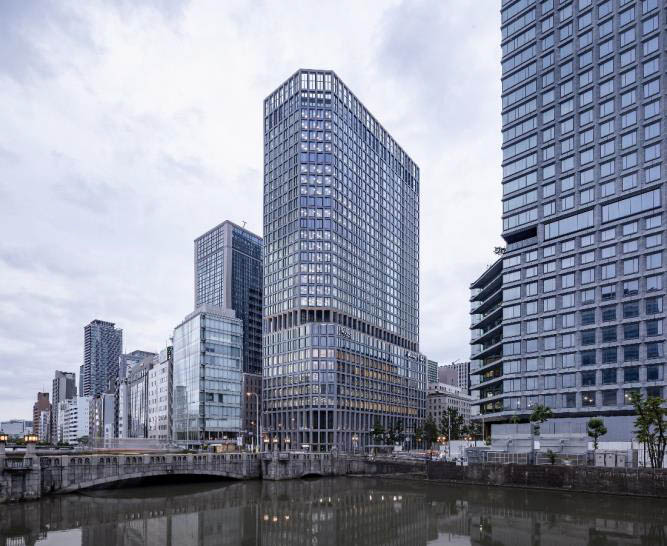 北西方より昼間外観