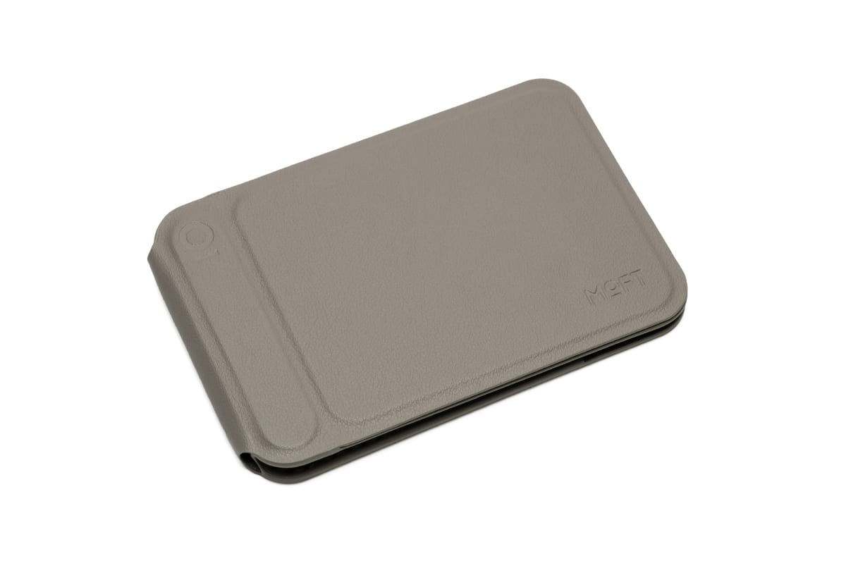 MOFTの「8-in-1多機能スタンド」本体。マットな質感が上品