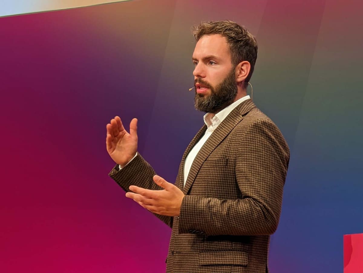 同国でのEUDIWの取り組みについて説明するドイツ連邦内務省デジタルID＆認証部門のMoritz Heuberger氏(当時)