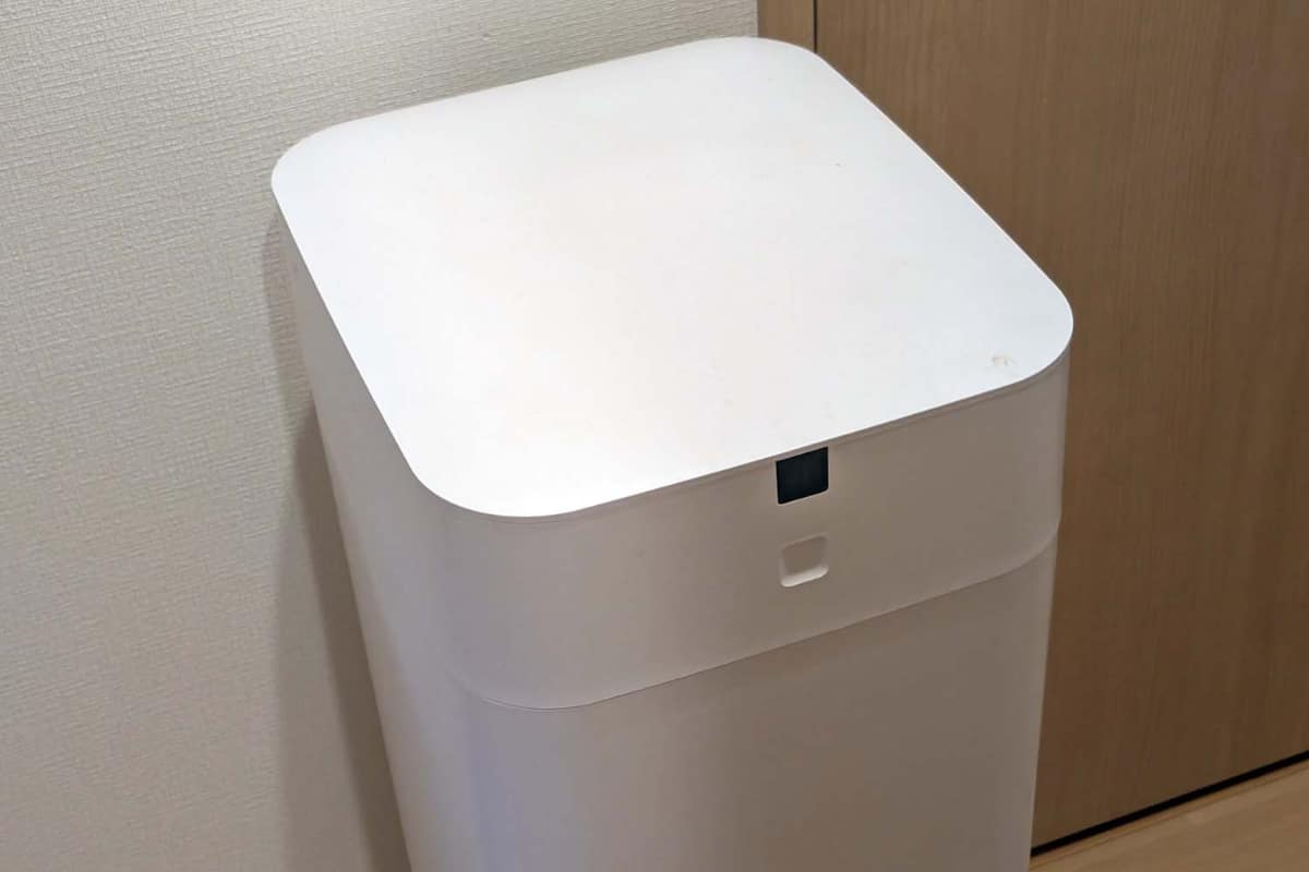 前面に開閉センサーと操作ボタン