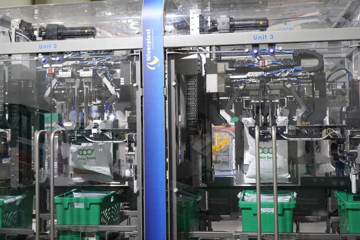 オートバギング。1分間に50袋以上をトートに掛けられる