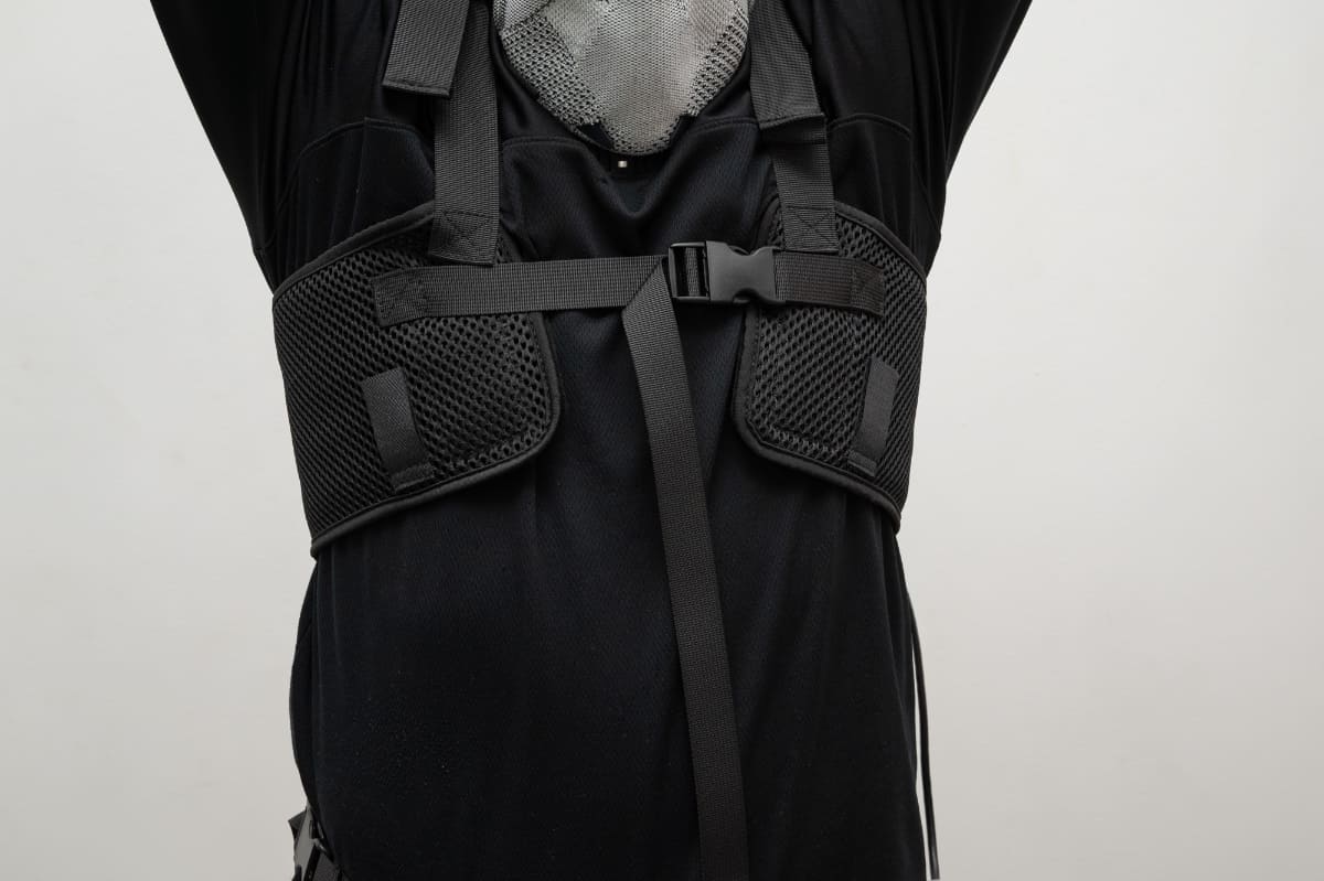 脇にしっかりと冷却シートがあたり、冷却効果を上半身全体で感じやすい