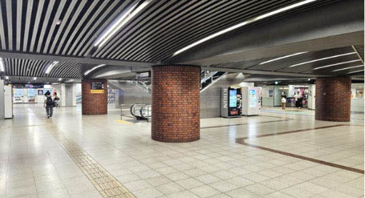 リニューアル工事開始前の難波駅2階中央改札口 改札内