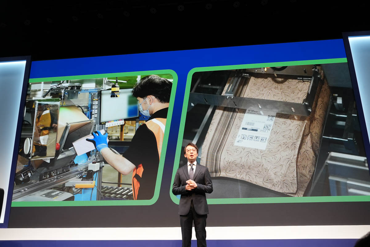 日本で開発された自動梱包機