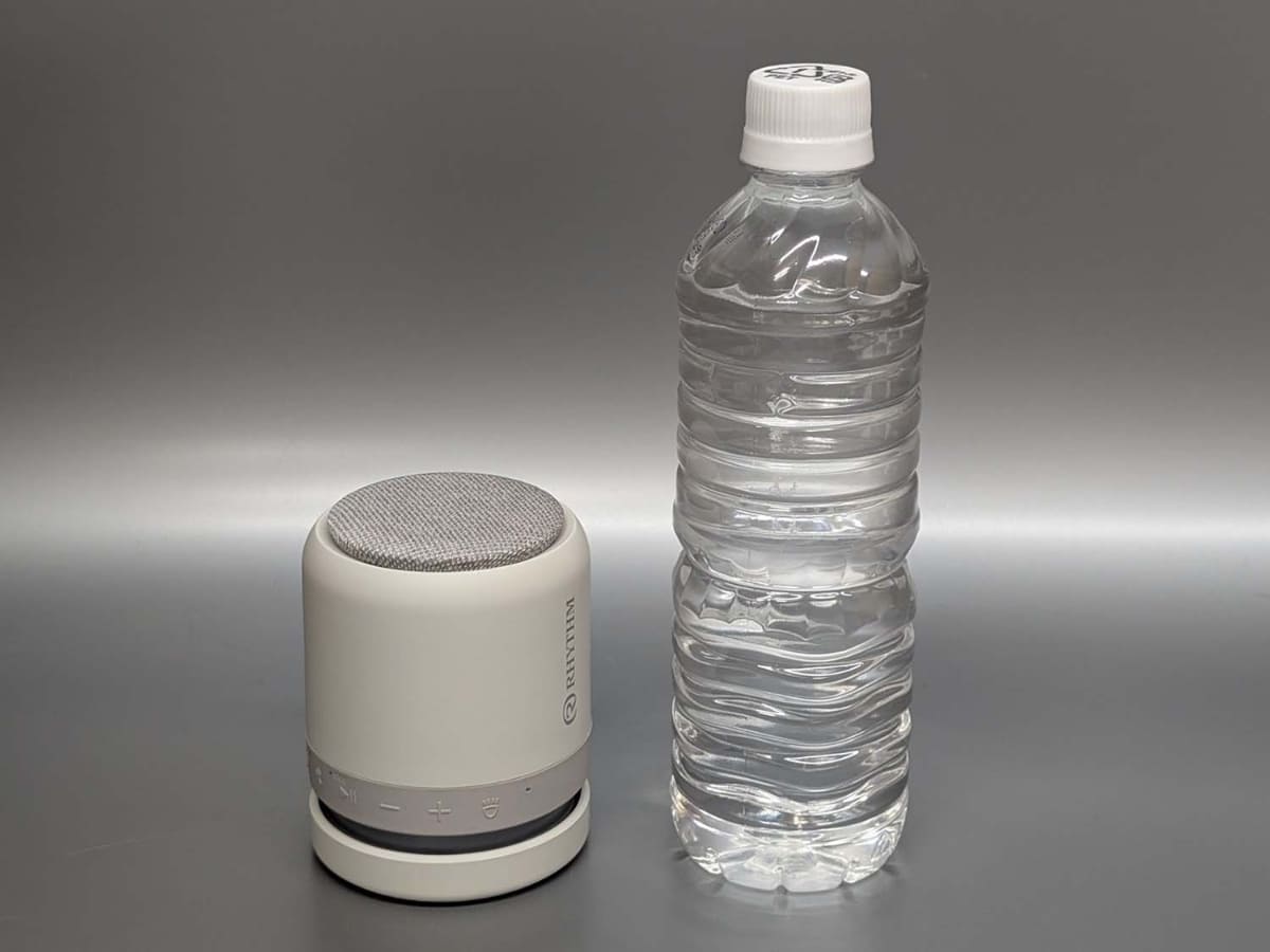 直径は500mlペットボトルよりやや細く、全長は半分程度