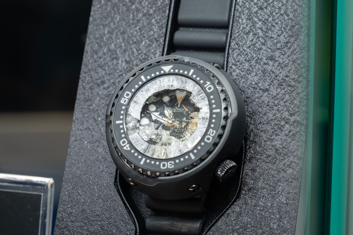 写真の破損は浮上時の影響とのこと