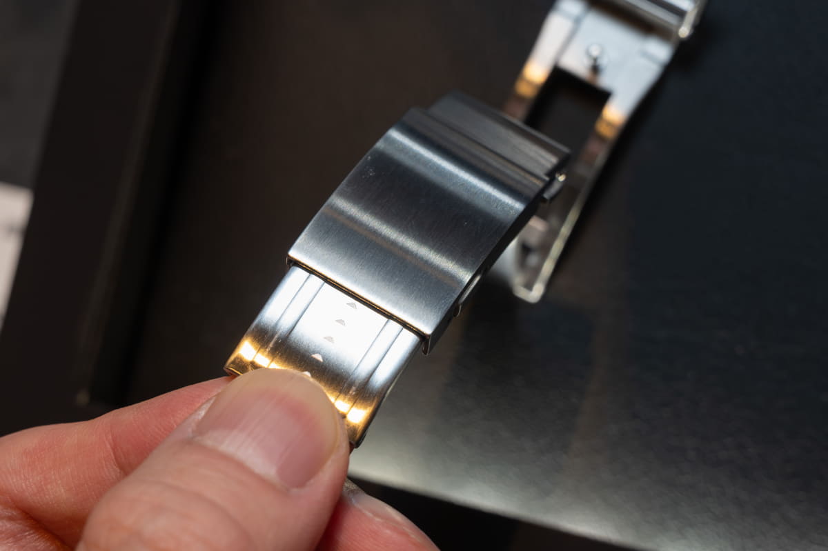 最大約15mm、約2.5mmずつ6段階の調整が可能