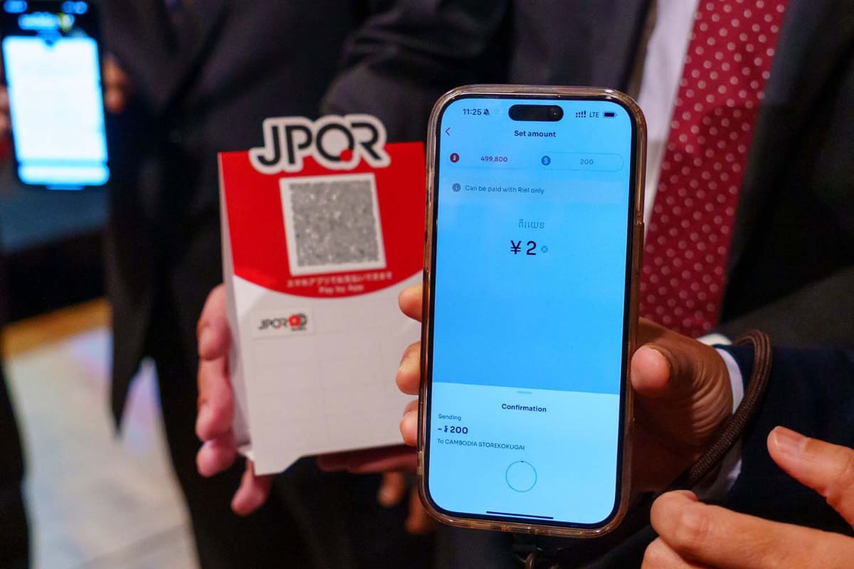実際の為替レートを取得して、その場で自国通貨に換算される