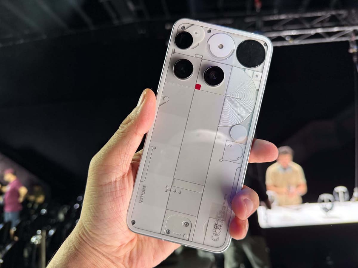 Phone(3)。カラーはホワイトとブラック