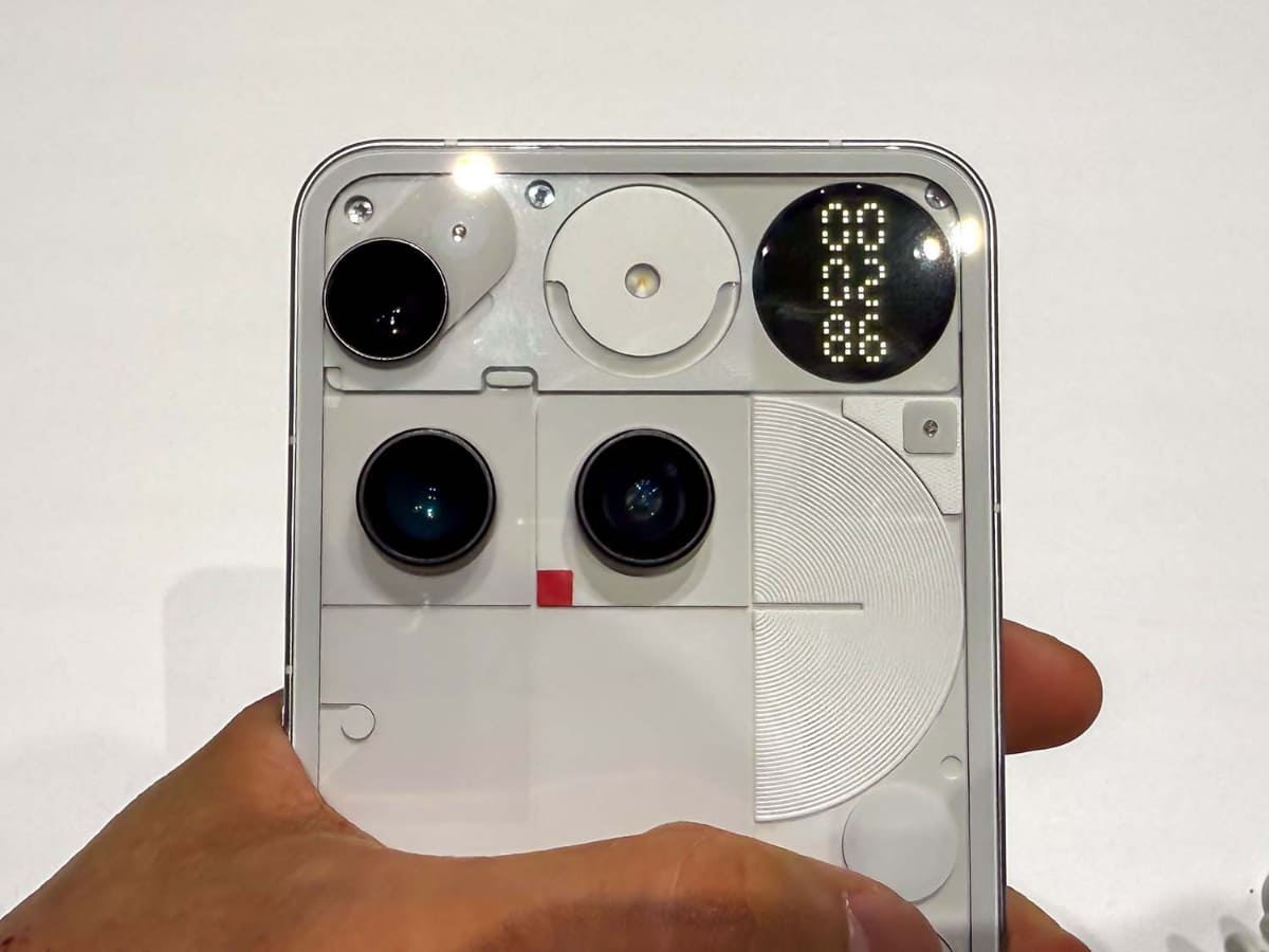 背面のディスプレイ「Glyph Matrix」