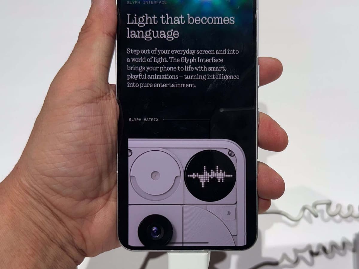 背面のディスプレイ「Glyph Matrix」
