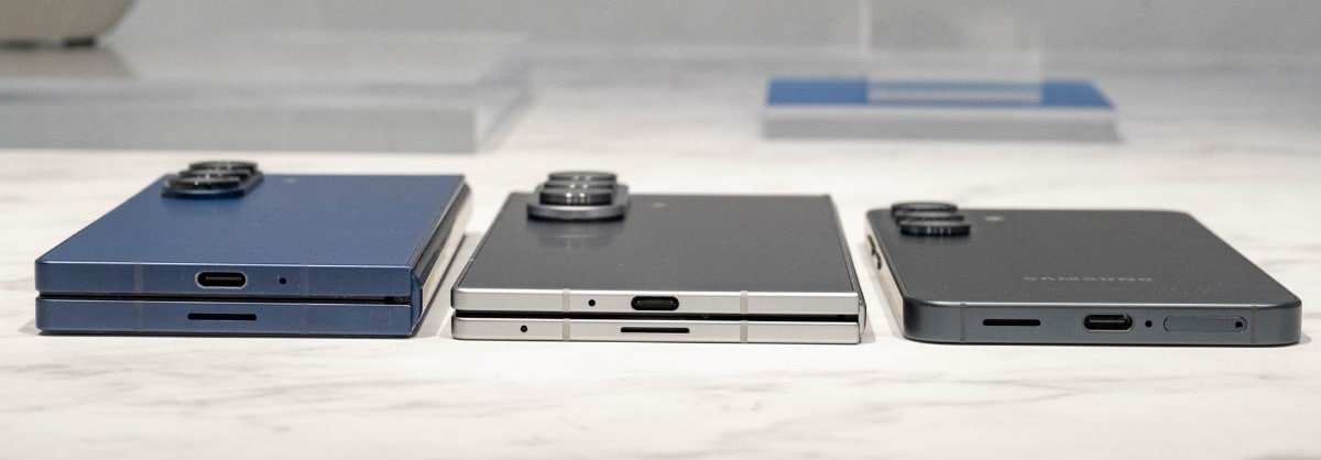 閉じた状態で8.9mm。左からGalaxy Z Fold6、Galaxy Z Fold7、Galaxy S25