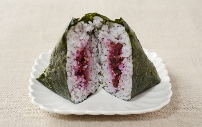 手巻おにぎり ゆかり ごはん(しば漬け)(192円)