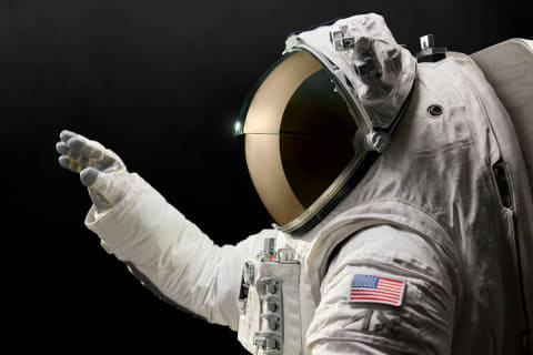 新型宇宙服用次世代バイザー 50年振りの月面探査に向け