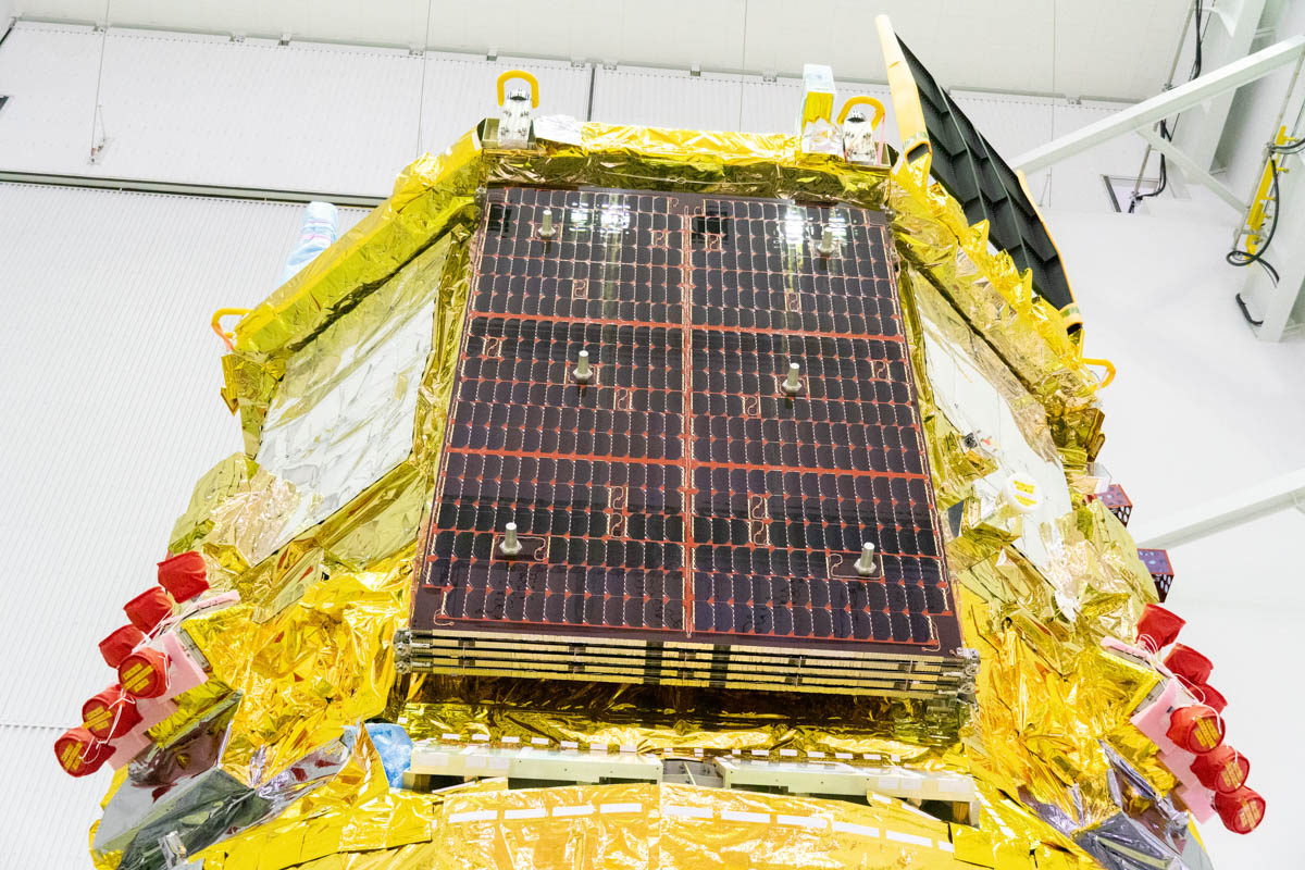 HTVでは機体に貼り付けられていた太陽電池は翼状に広げる太陽電池パドルになった(撮影:秋山文野)