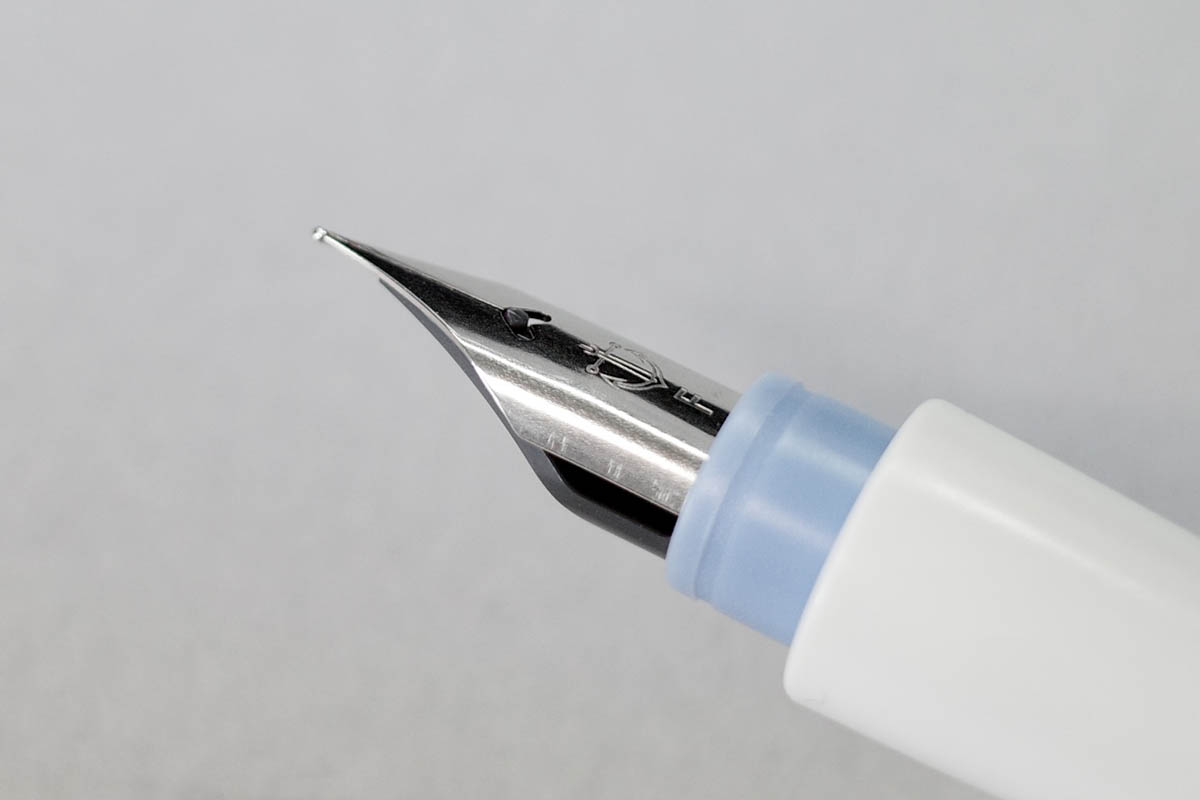 万年筆と同じペン先が採用されている