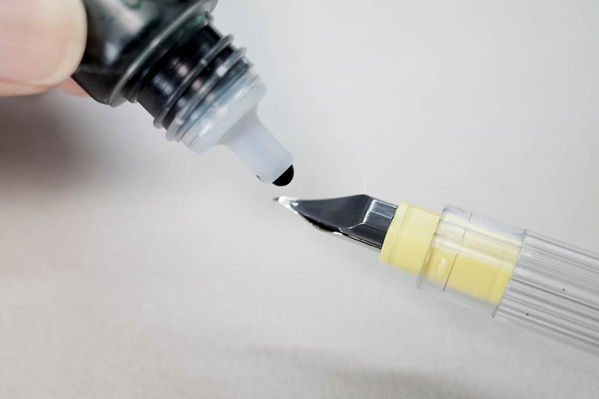 ペン先へ簡単にインクを補充できる