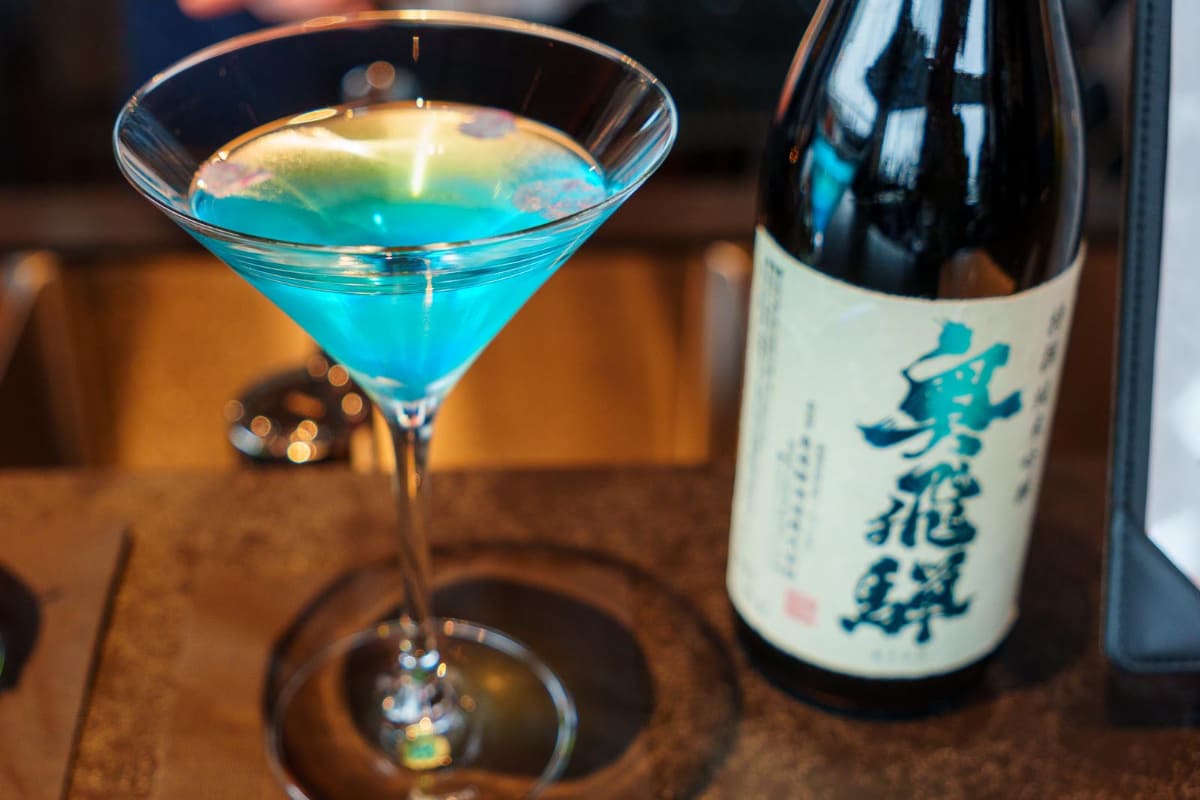 奥飛騨をベースにしたシグネチャーカクテル「ブルーバード」