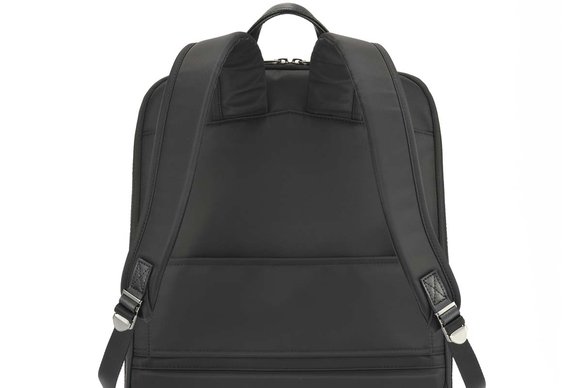 人間工学に基づくユニバーサルハーネスを搭載