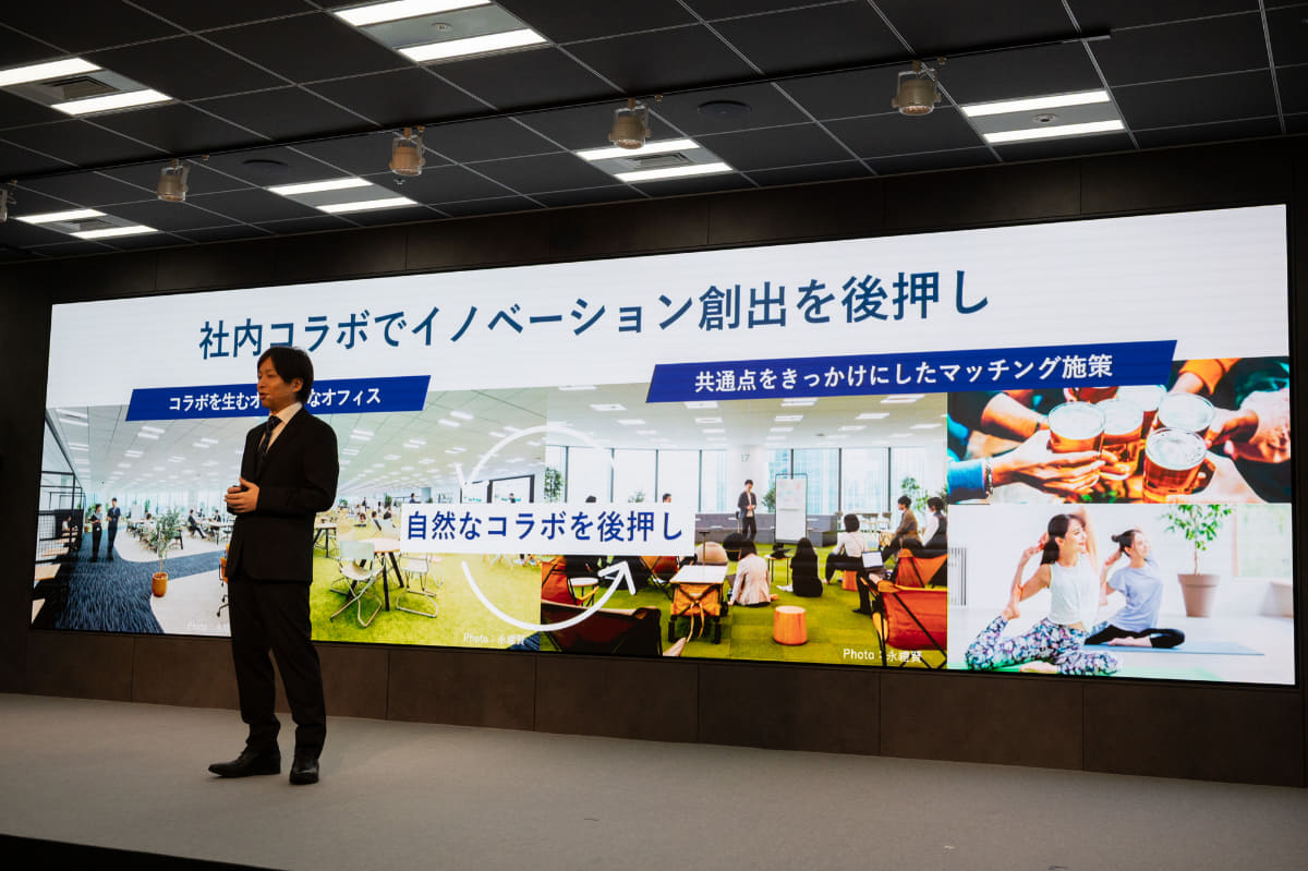 社員食堂のメニューの配送を行なうロボット(左)、社内メール便の拠点間配送を行なうロボット(右)