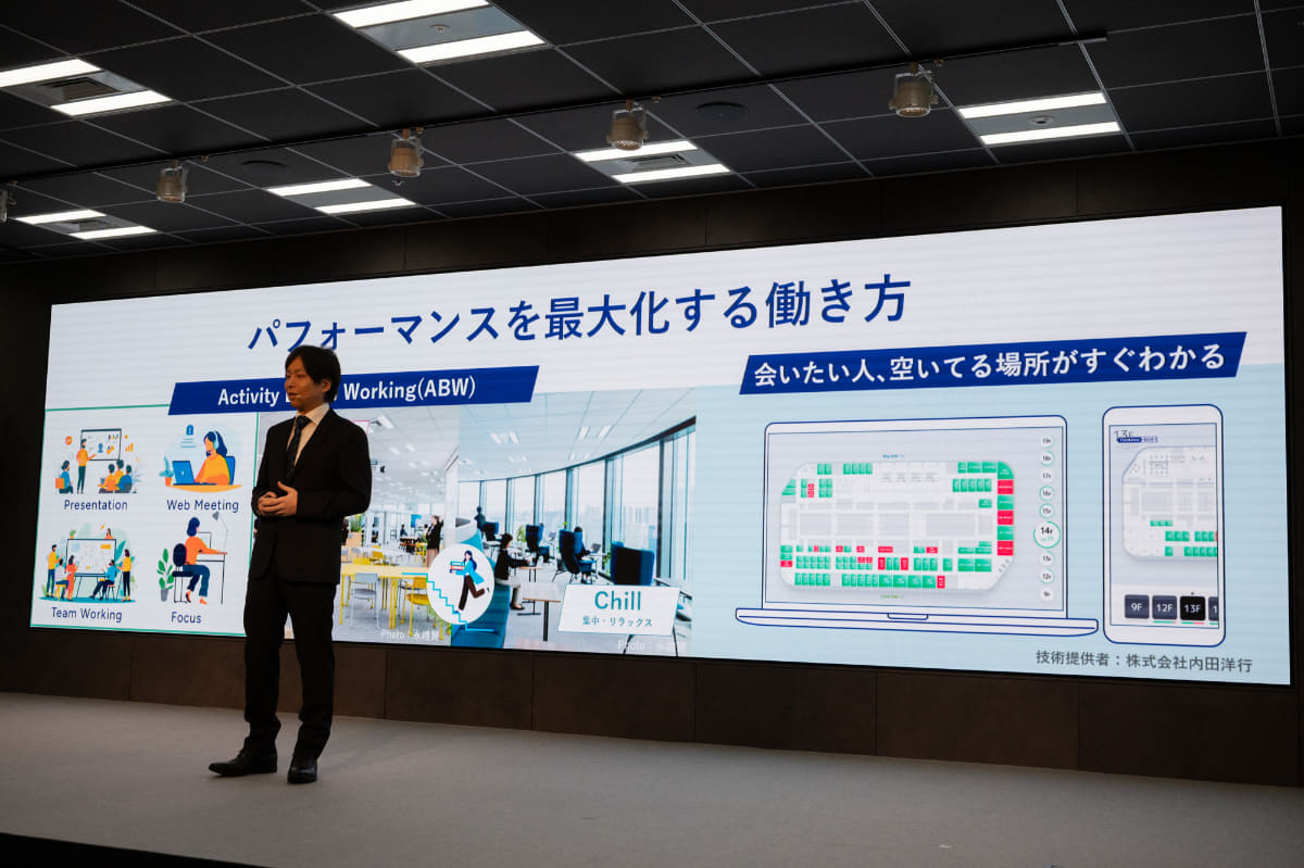 社員食堂のメニューの配送を行なうロボット(左)、社内メール便の拠点間配送を行なうロボット(右)