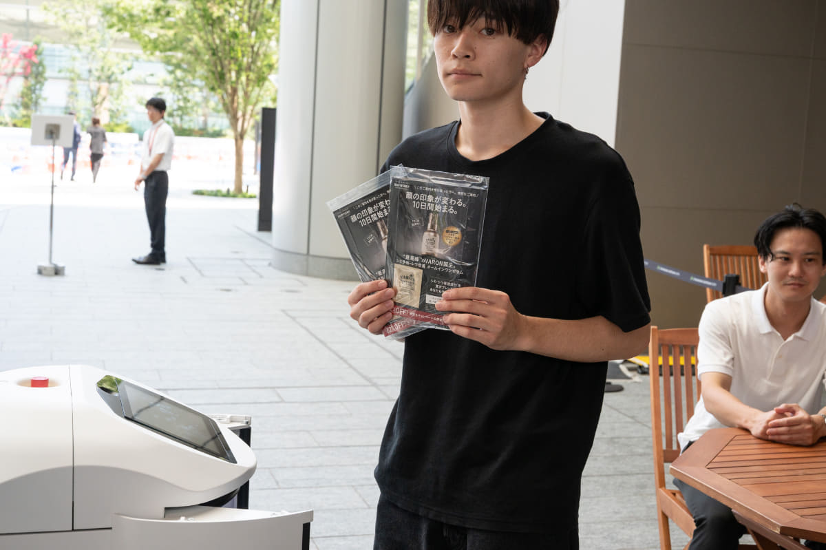 フェイスケア用品のサンプルを配布