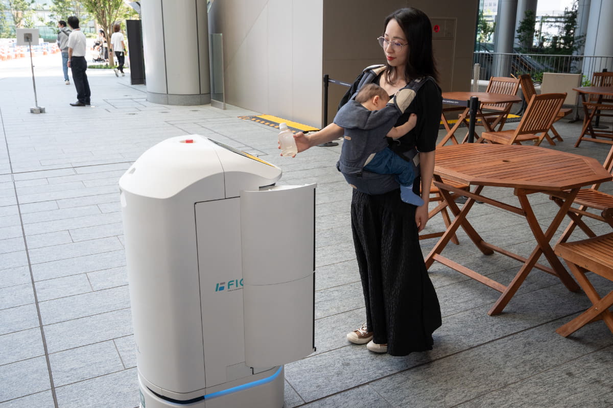 子連れの女性客には飲料を配布