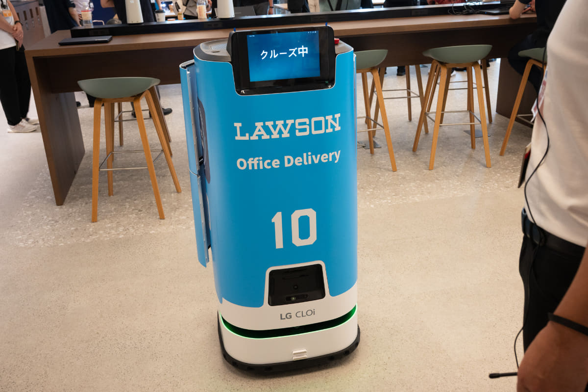 こちらはあらかじめ商品を積んだ回遊販売のロボット