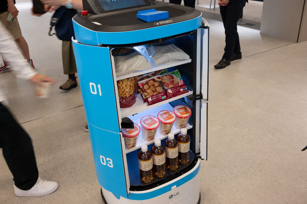 上部の青いチェックインタグにスマホをかざし、アプリで購入できる