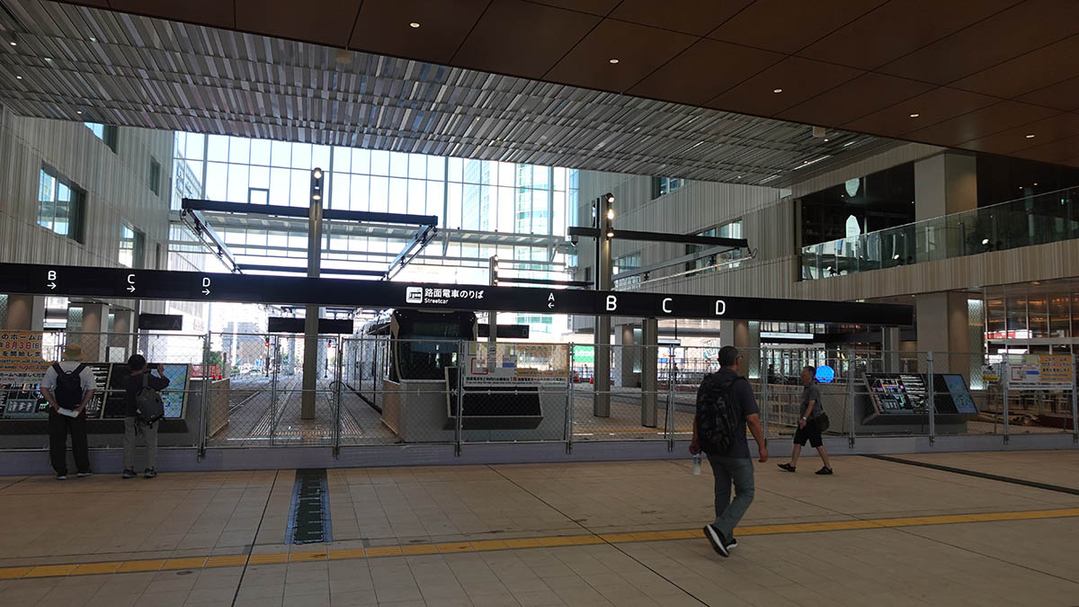 新・広島駅停留所(工事エリアの外から撮影)