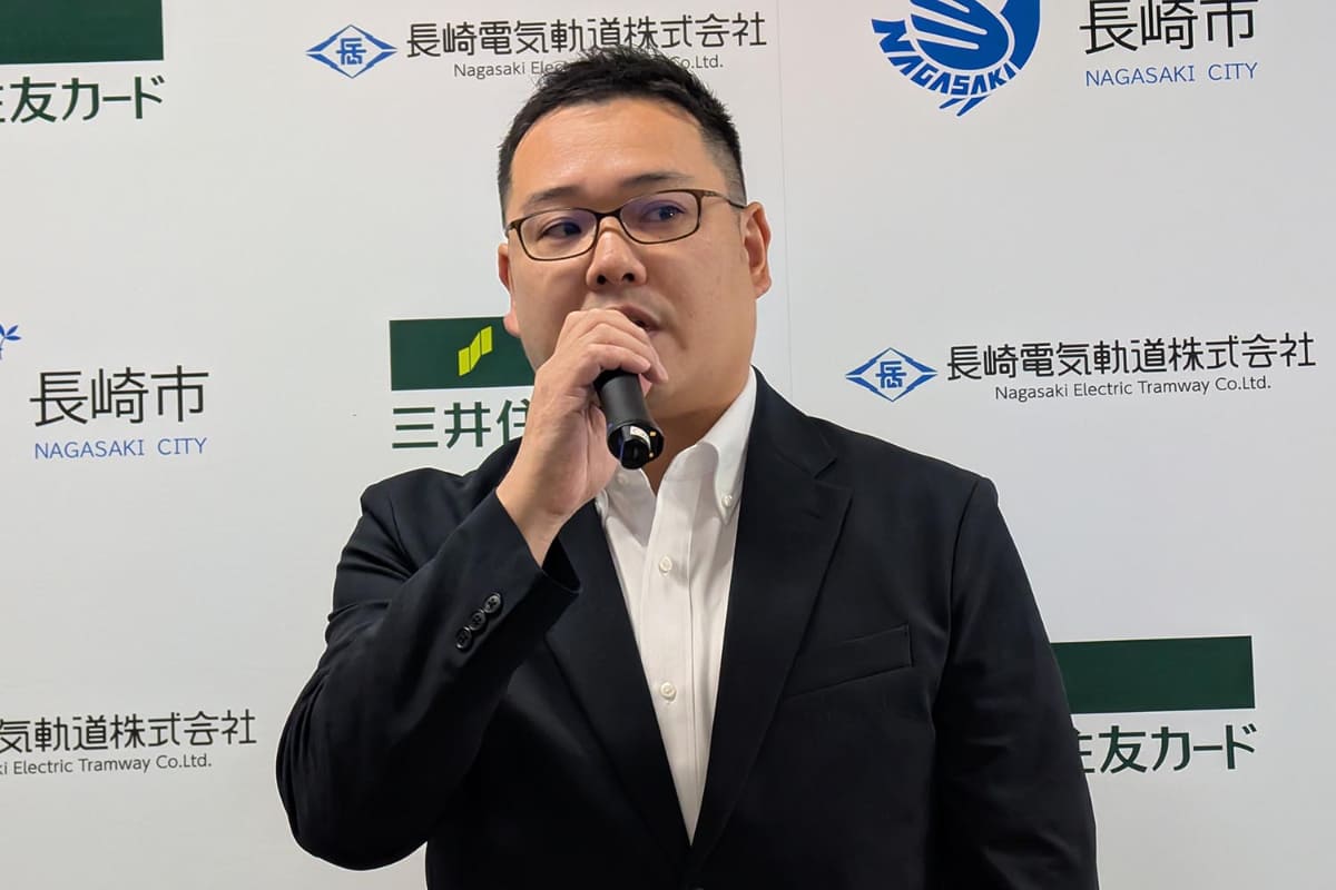 会見でサービス概要を説明する三井住友カードTransit本部長の石塚雅敏氏