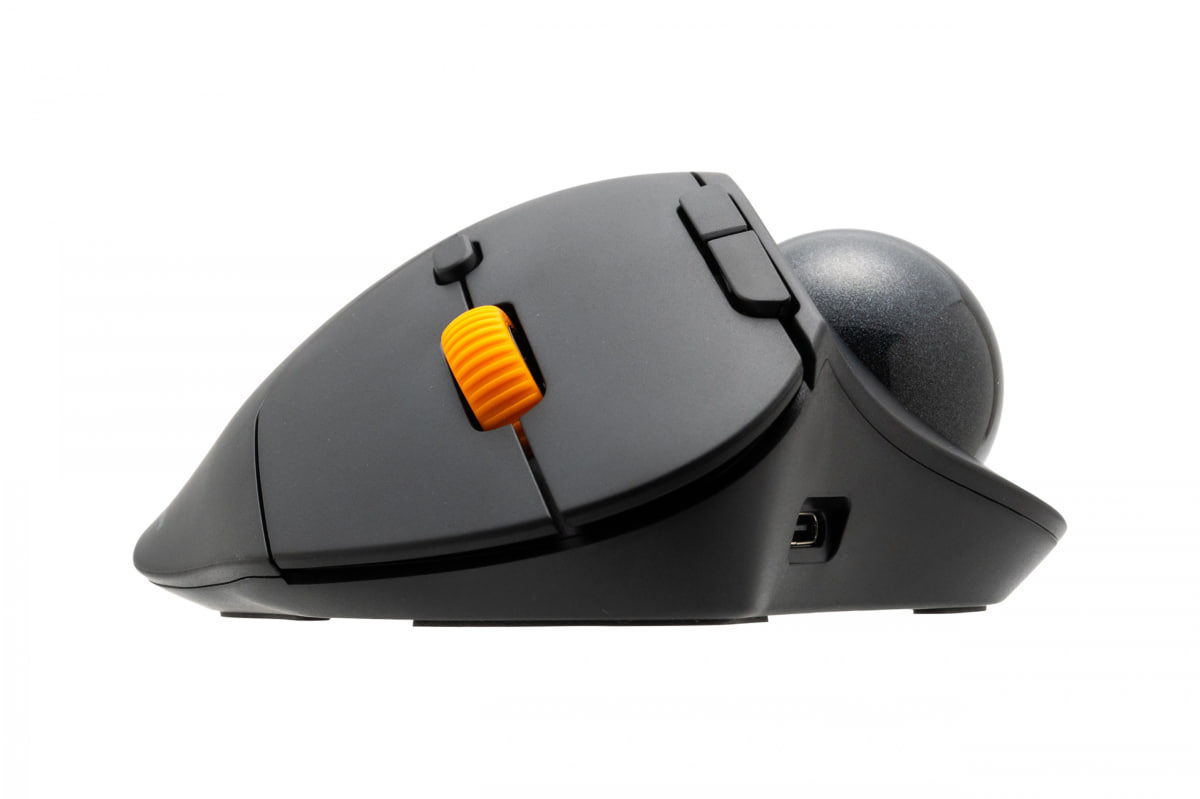 本体に適度な傾きがあり、手首への負担を軽減するデザインとなっている