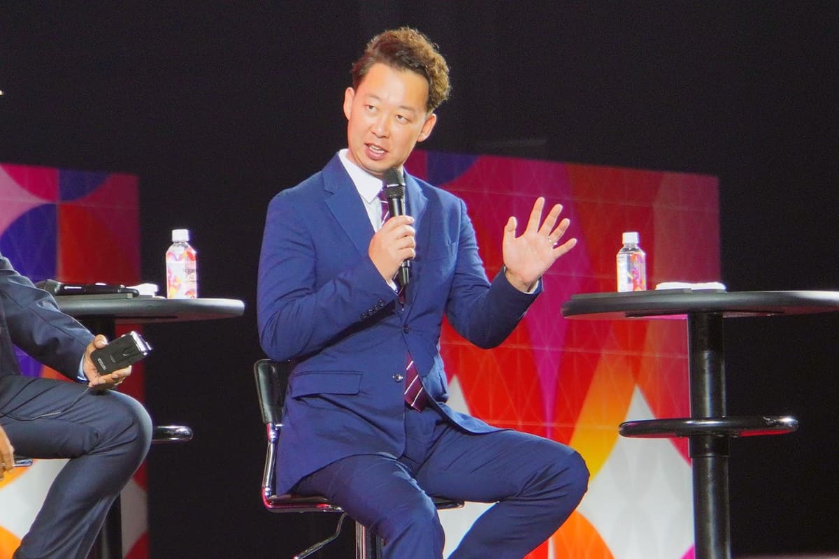 楽天モバイルは、ブロードバンドサービスを想定していると繰り返している。同社の代表取締役社長 矢澤俊介氏は、サービス開始を予告していた26年第4四半期より前倒したいと発言している