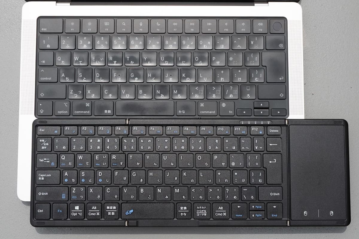 MacBook Proのキーボードと比較。