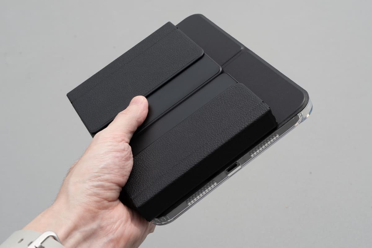 キーボードの重量は実測で294g。iPad miniにケースとPencilを組み合わせた状態で472gなので、合わせて766g。MacBookでは得られない身軽さだ