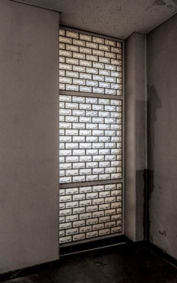 村野藤吾氏デザイン既存ガラスブロック壁を活用した客室プラン(旧横浜市庁舎写真)