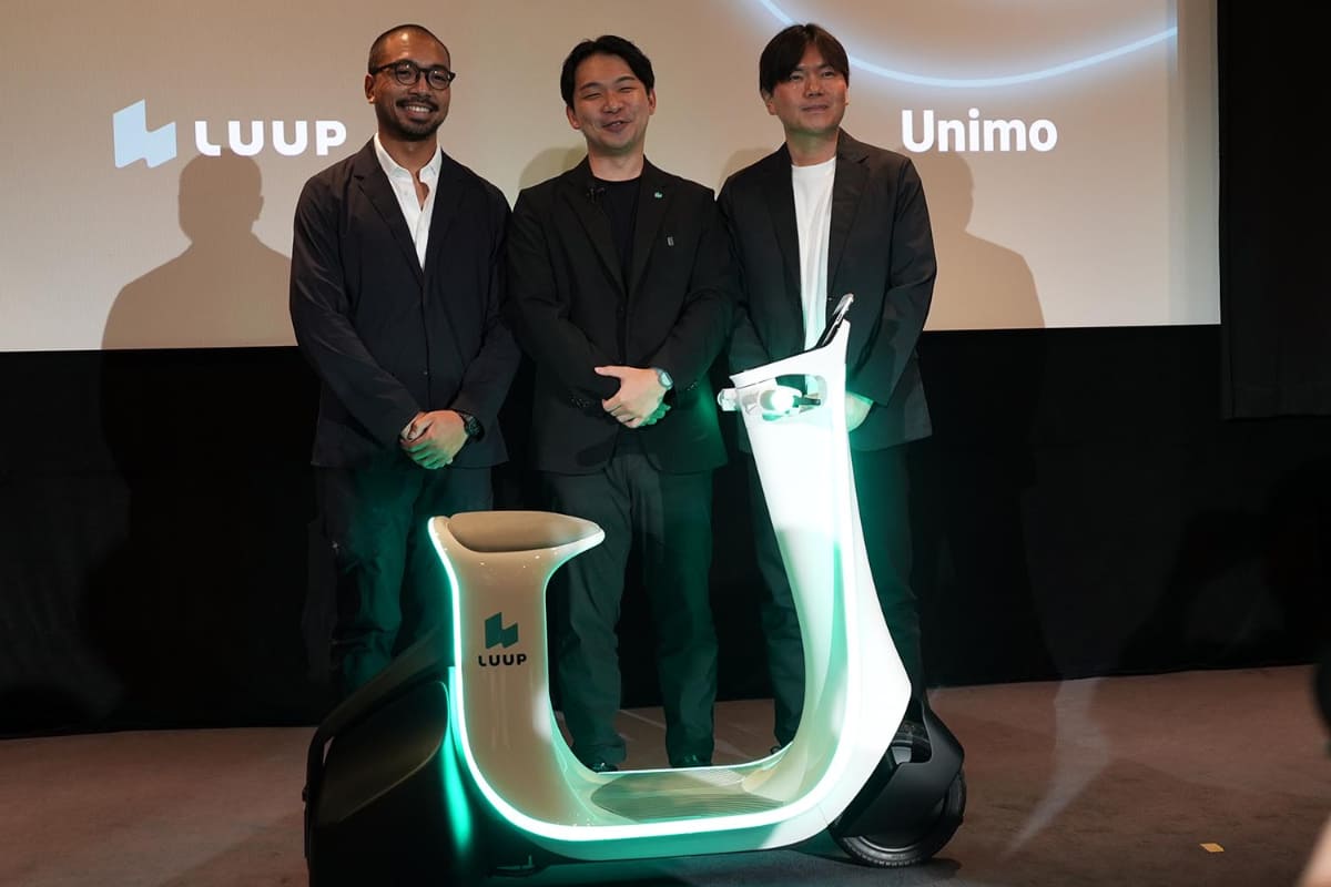 GKダイナミックス デザイナー ランディー・カダルマン氏(左)、 Luup岡井大輝CEO、アイシン 技術開発本部 先進開発部 プロジェクトリーダー 荒木敬造氏(右)