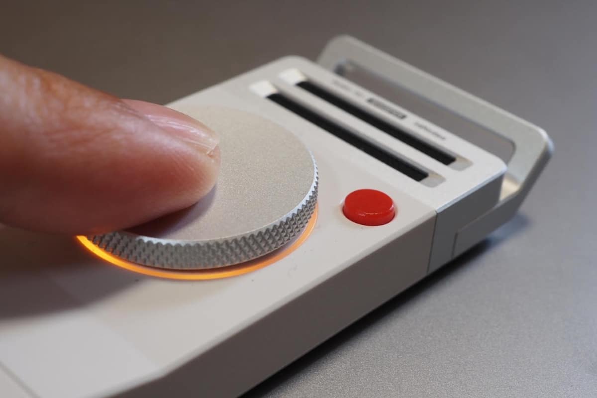 「呟きモード」は、ダイヤル部分を押している間だけ録音する