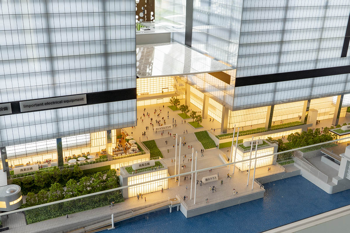 ツインタワー完成イメージ模型の低層階部分。左がTOWER S