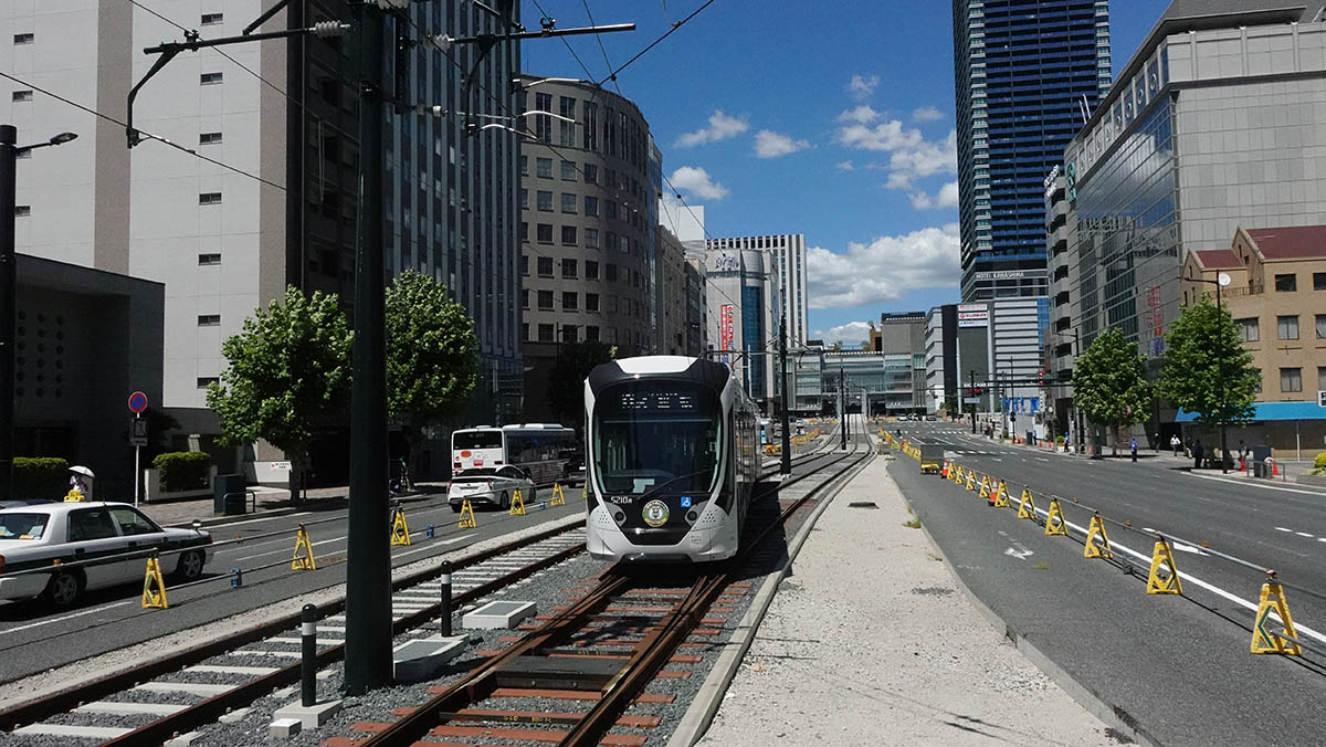 新ルートを走る試運転車両