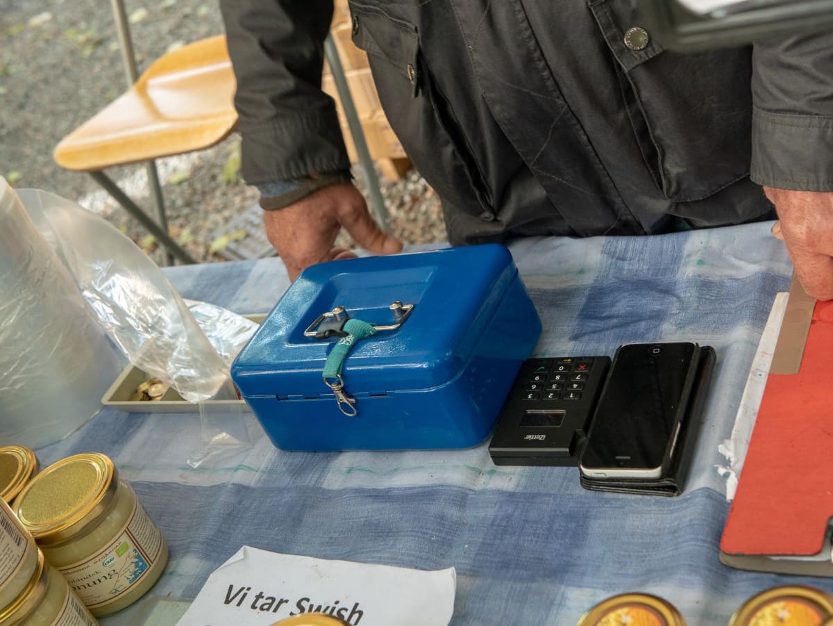 海外でも現金を使う機会は0ではありませんが、最近ではまったく現金を使わないケースも増えました