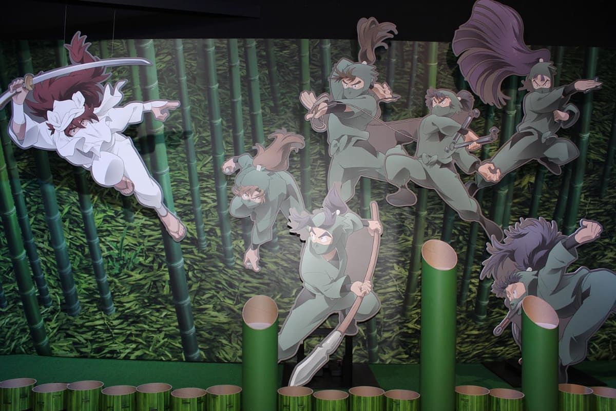 右下の竹が小平太に被らないようにしつつ、仙蔵のサラストヘアをすべて収めるのが難しい。左から斜めに狙うと小平太が完全に竹に重なるのでご注意。