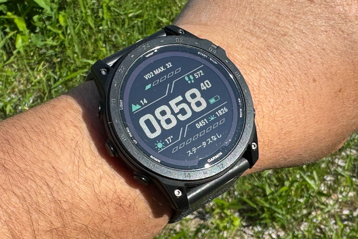 晴天下でのtactix 7。画面はクッキリよく見えます