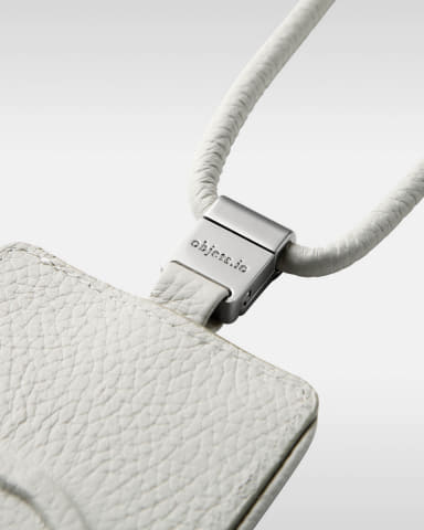 【美品】objcts.io土屋鞄 レザー シボ革 ストラップ一体型ウォレット 長さ調節可能なストラップにアップデート。iPhoneに+αの機能を