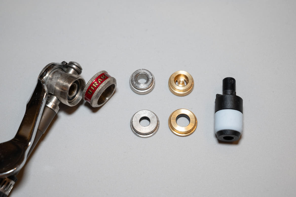 ポンプヘッドのパーツを仏式から米式(ゴールド)に交換