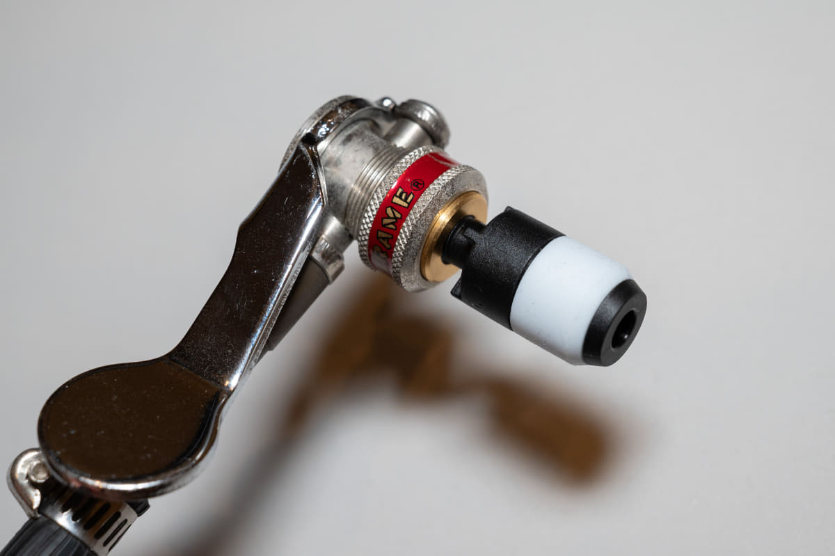 米式にしたポンプヘッドにポンプアダプターを取り付けたところ